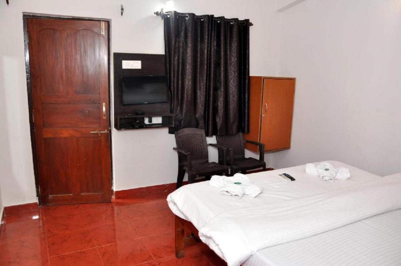 Baga Beach Paradise Hotel Buitenkant foto